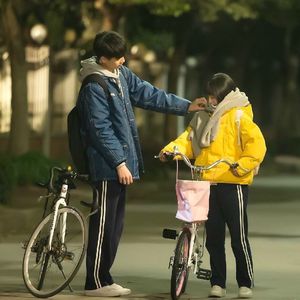 撕开她的胸罩猛吸奶头的视频
