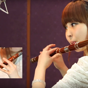 撕开她的胸罩猛吸奶头的视频
