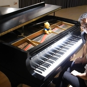 撕开她的胸罩猛吸奶头的视频
